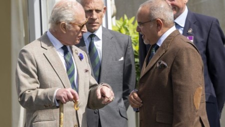 الملك تشارلز يتسلم سيارة رولز رويس من البحرين ضمن قائمة هدايا التتويج