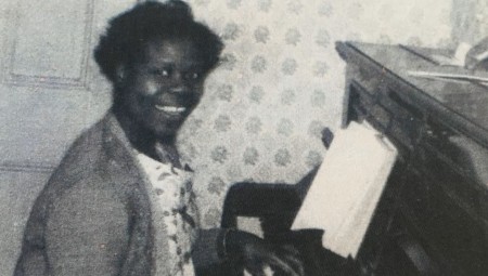 مسؤول صحي يتهم هيئة الصحة البريطانية بالعنصرية في رعاية والدته المحتضرة