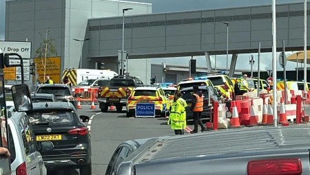 سقوط سيارة من مرآب متعدد الطوابق في مطار لوتن