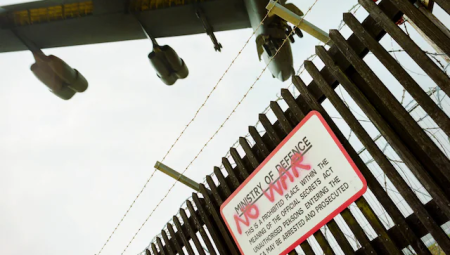 انتقادات لستارمر لدفاعه عن محتج حاول تخريب طائرات أمريكية في 2003