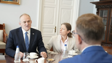 الديمقراطيون الليبراليون يقترحون مكافأة 10 آلاف إسترليني لاستقطاب المجندين الجدد