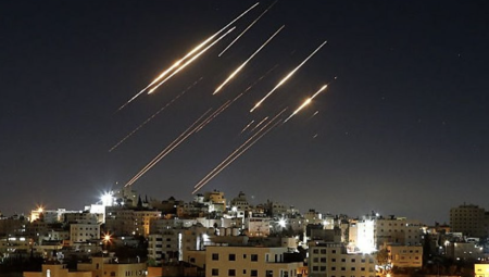 بريطانيا تحذر رعاياها في إسرائيل وتستعد لتنفيذ رحلات إجلاء