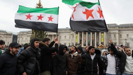 لاجئون سوريون يطعنون قانونيًا في تعليق وزارة الداخلية لقرارات اللجوء