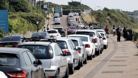 70 جنيهًا مقابل ركن السيارة أمام المنزل: خطة جديدة تثير الجدل في بريطانيا