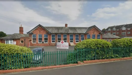 معلمة تحتفظ بوظيفتها رغم إدانتها بعضّ طفلة وصفعها