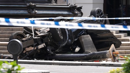 إصابة شابين بحادث اصطدام مروّع في ميدان بيكاديللي