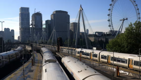 موجة الحر تربك حركة شبكة قطارات رئيسية في المملكة المتحدة