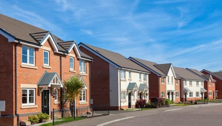 أسعار المنازل في بريطانيا تشهد أكبر هبوط شهري منذ عامين