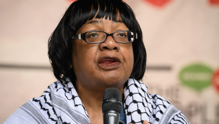 ديان أبوت تقود تمردًا برلمانيًا ضد حظر Palestine Action وتصنيفها كمنظمة إرهابية