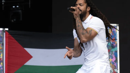 تحقيقات ضد فرقة (Bob Vylan) البريطانية بسبب هتافات الموت لجنود الجيش الإسرائيلي