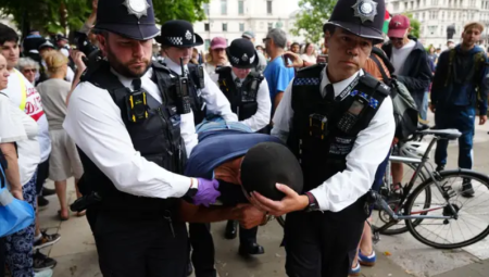 شرطة لندن تعتقل أكثر من 20 مؤيدًا ل Palestine Action بموجب قانون الإرهاب