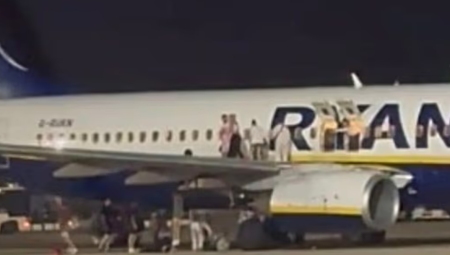 ذعر على متن رايان إير: إصابة 18 راكبًا إثر إنذار حريق كاذب في مطار مايوركا