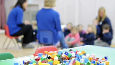 بريطانيا تطلق خطة جديدة لدعم الحضانات: 4,500 جنيه لمعلّمات المناطق المحرومة