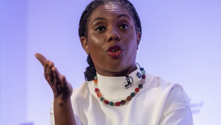 المحافظون يطالبون بمنع الأجانب من الحصول على إعانات الإعاقة