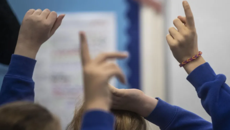 قلق واسع من خطط حكومية قد تُنهي دعم ذوي الاحتياجات الخاصة