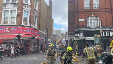 حريق ضخم في بريكستون يخلي السكان ويغلق محطة المترو مؤقتًا