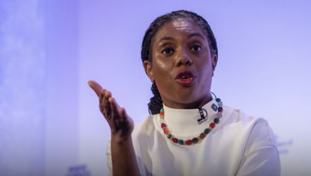 المحافظون يدعون لحرمان الأجانب من الدعم الصحي وتقييد مساعدات المرضى النفسيين