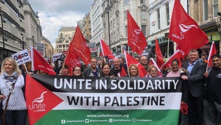 أكبر نقابة بريطانية تصوّت لحظر تصدير الأسلحة إلى إسرائيل في خطوة تاريخية