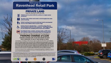 اتهامات للوزراء البريطانيين بالركوع أمام شركات مواقف السيارات الخاصة