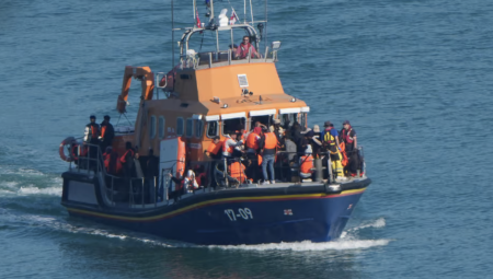 وفاة رجل أثناء محاولة عبور القناة الإنجليزية إلى المملكة المتحدة