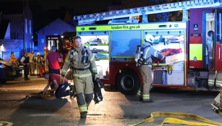 حرائق عنيفة تضرب شرق لندن وتستدعي تدخلًا واسعًا من فرق الإطفاء