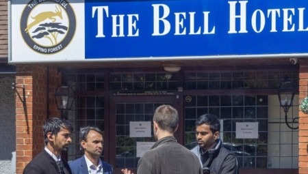 اشتباكات عنيفة أمام فندق يضم طالبي لجوء في إسيكس