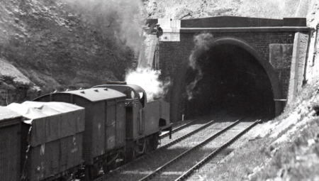 حكومة بريطانيا تقر ردم نفق تاريخي رغم مطالب بتحويله لمسار دراجات