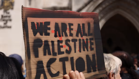 مغنية ويلزية ونقابيون ينددون بحظر منظمة Palestine Action