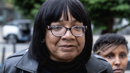 تعليق عضوية ديان أبوت مجددًا في حزب العمال بعد تصريحات مثيرة للجدل عن العنصرية