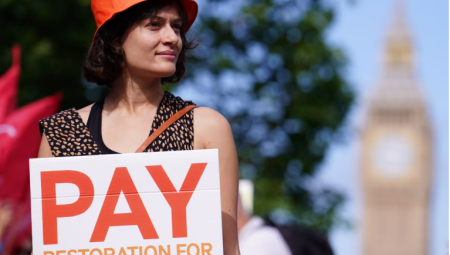 50 ألف طبيب مقيم في إنجلترا يستعدون لإضراب وشيك عقب فشل المفاوضات الحكومية