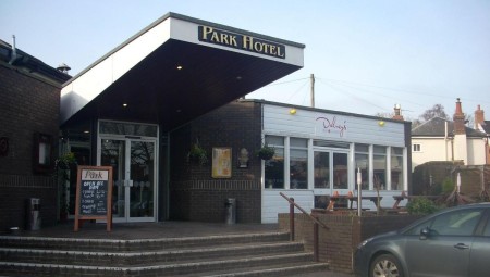 فندق بريطاني يهدد بالإغلاق إذا استبدلت الحكومة العائلات اللاجئة برجال