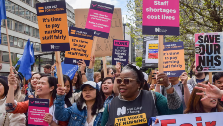 الممرضون في إنجلترا وويلز يرفضون زيادة الرواتب بنسبة 3.6% بأغلبية ساحقة