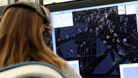 شركة مراقبة الحركة الجوية البريطانية تعتمد العمل من المنزل لخفض الانبعاثات رغم الأعطال