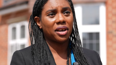 كيمي بادينوك: لم أعد أعتبر نفسي نيجيرية وهوية انتمائي بريطانية بالكامل