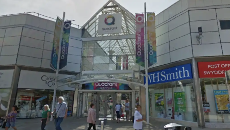 سقوط مميت لامرأة مسنّة على سُلّم كهربائي داخل مركز تسوّق في بريطانيا