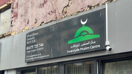 اعتقال مراهق بريطاني خطط لمجزرة في مسجد بغرينوك بعد انتحال صفة معتنق للإسلام