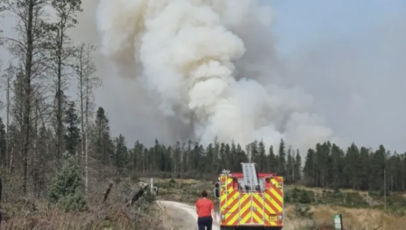 حريق ضخم يهدد قاعدة عسكرية في يوركشاير وإعلان حالة طوارئ