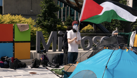 اعتصام لموظفي مايكروسوفت احتجاجًا على استخدام تقنياتها في الحرب على غزة