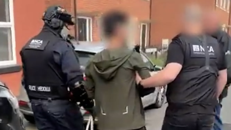 اتفاق بريطاني–عراقي لإعادة المهاجرين غير النظاميين ضمن جهود وقف قوارب القنال