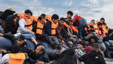 الحكومة البريطانية تطلب 5 آلاف منزل لإيواء 20 ألف مهاجر وسط أزمة متفاقمة