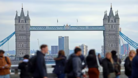 قرابة مليون شاب بريطاني عاطل عن العمل وسط صعود العمالة المهاجرة