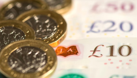 تقرير جديد يكشف تقديرات خاطئة لفجوة الأجور بين الجنسين في بريطانيا لأكثر من عقدين