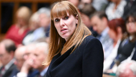 وزيرة الاسكان متهمة بالتهرب من دفع رسوم التسجيل لشقتها السكنية