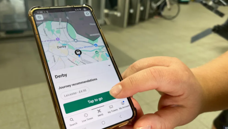 ثورة في السكك الحديدية: بريطانيا تختبر نظام السفر بالقطار دون تذاكر عبر تقنية تتبع المواقع