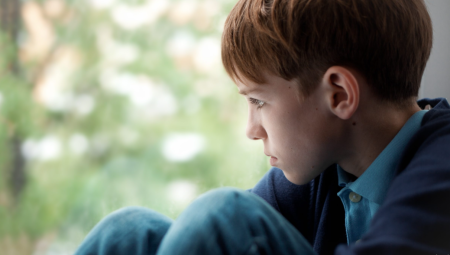 دراسة: الغياب المدرسي يزيد خطر الأمراض النفسية لدى الأطفال في إنجلترا