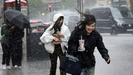 بريطانيا تستعد لرياح مدمّرة تصل إلى 80 ميلاً في الساعة مطلع الأسبوع