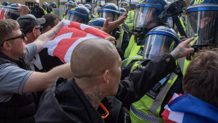 اعتقال رجل هدد باغتيال ستارمر خلال مسيرة يمينية متطرفة في لندن