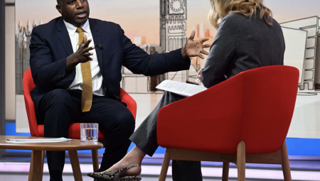 بريطانيا تبحث التراجع عن منع الطلبة الفلسطينيين من إحضار أسرهم!