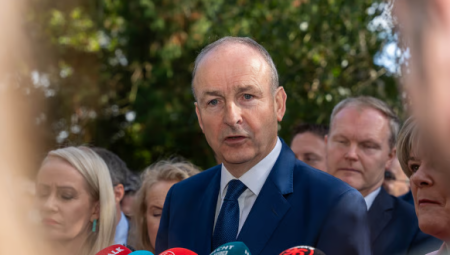 رئيس وزراء أيرلندا يعلن منع دخول مسؤولين إسرائيليين إلى بلاده