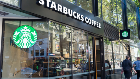 ستاربكس تعلن إغلاق عدة متاجر في المملكة المتحدة وأوروبا وأمريكا